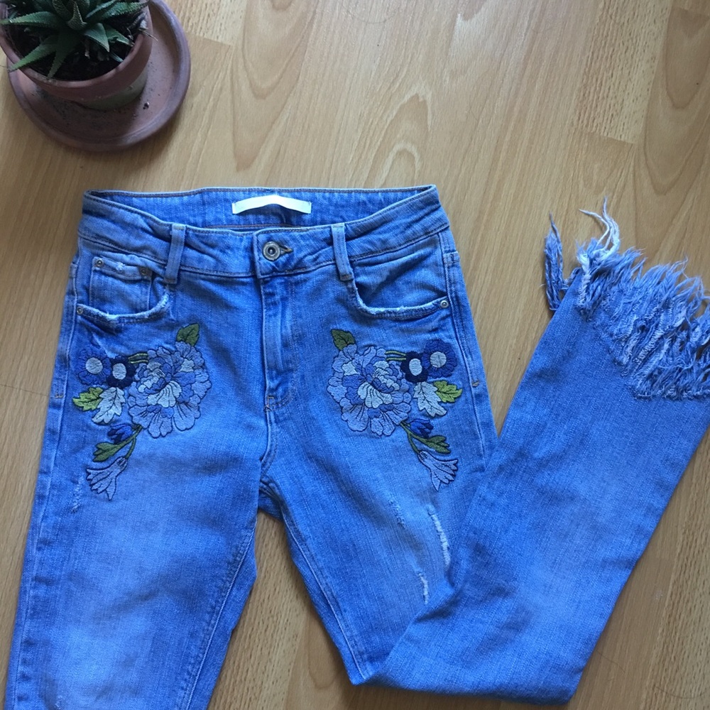 ZARA Floral float jeans🌺